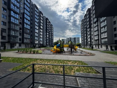 Sale of a 3-room apartment in a new building on Roksolany Zh street