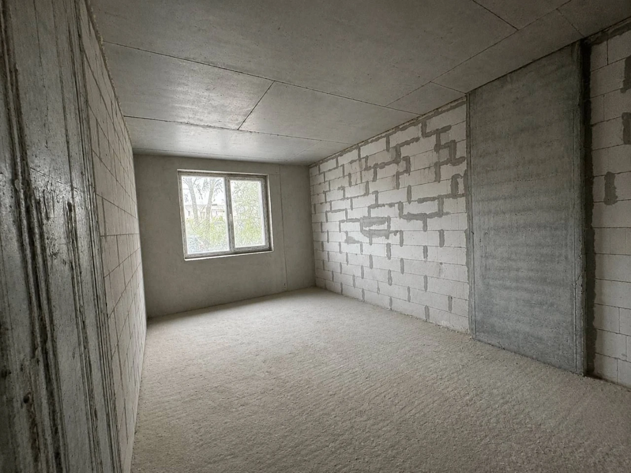 Sale of a 3-room apartment in a new building on Roksolany Zh street