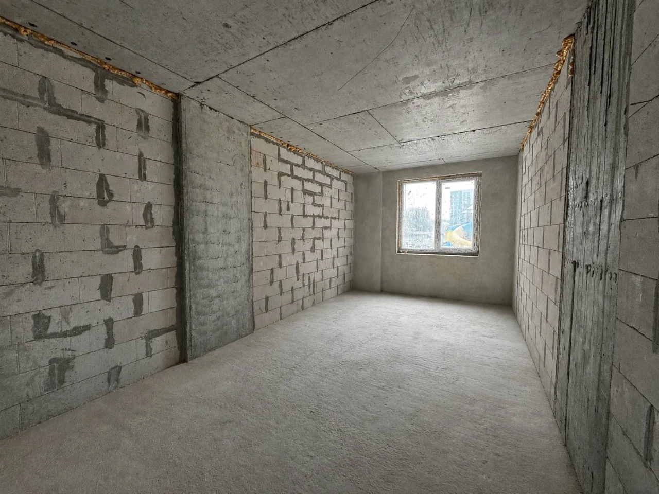 Sale of a 3-room apartment in a new building on Roksolany Zh street