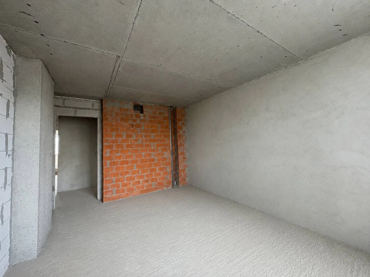 Sale of a 3-room apartment in a new building on Roksolany Zh street