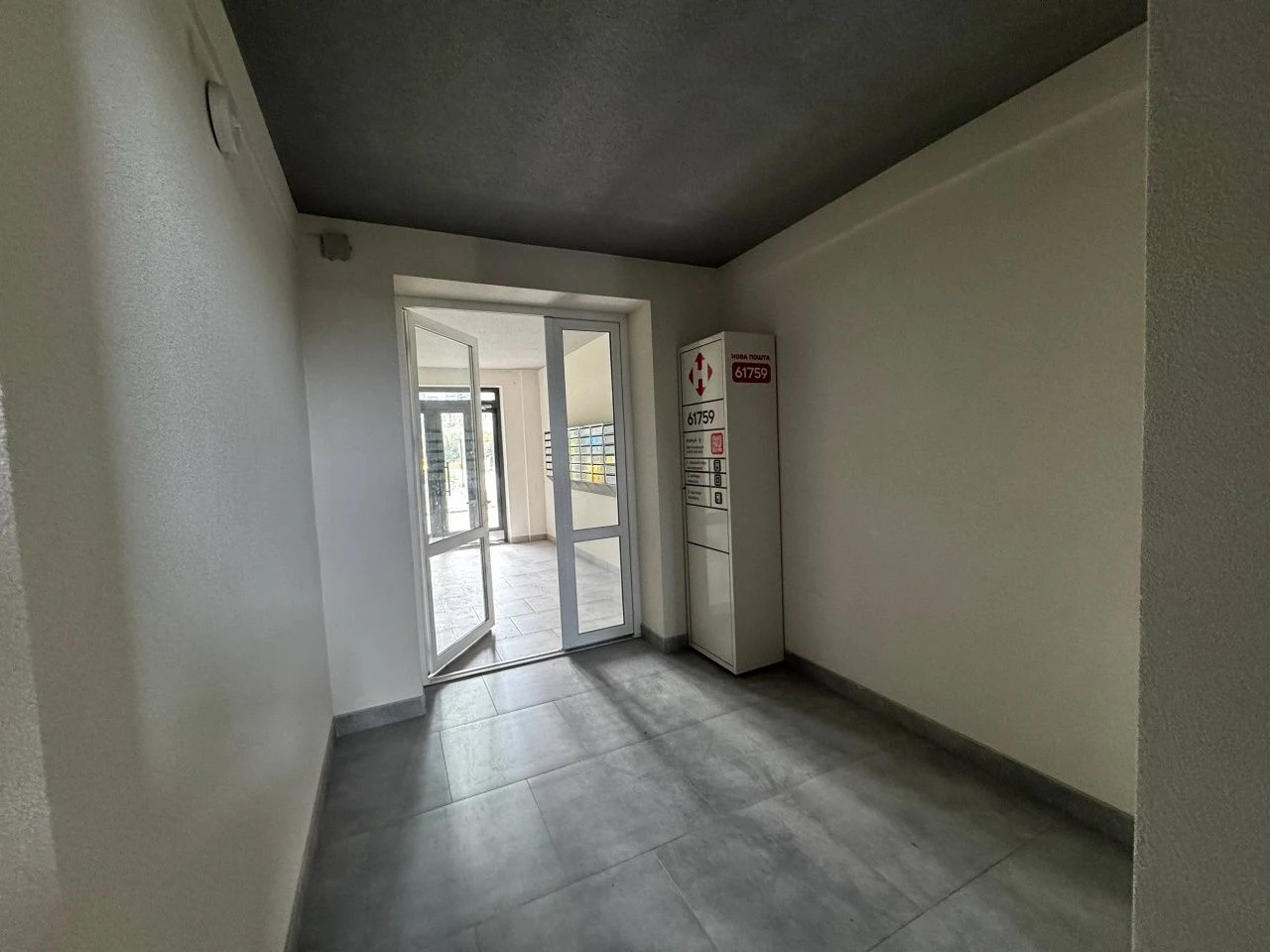 Sale of a 3-room apartment in a new building on Roksolany Zh street
