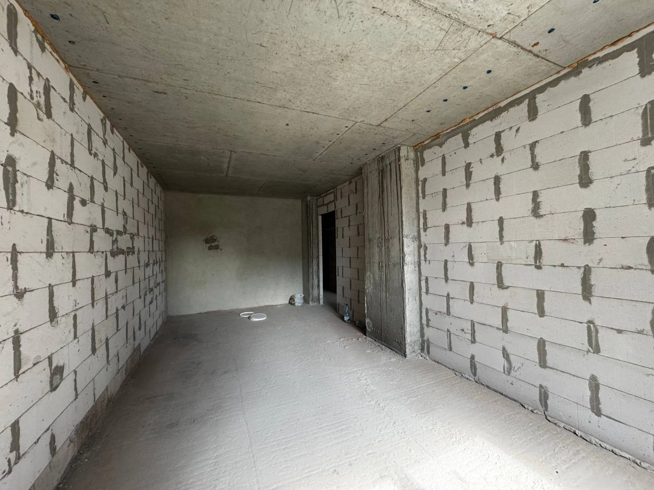 Sale of a 3-room apartment in a new building on Roksolany Zh street