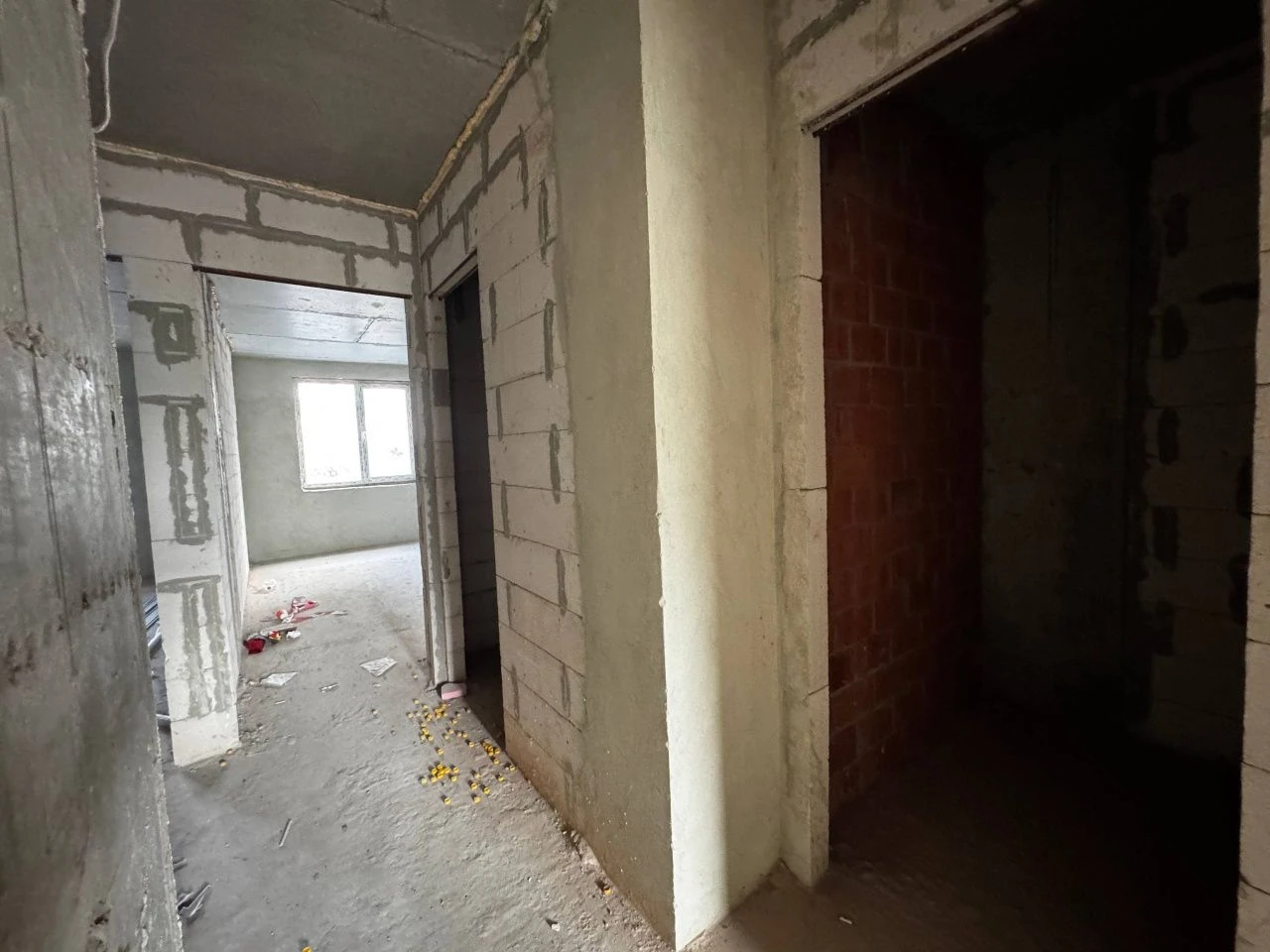 Sale of a 3-room apartment in a new building on Roksolany Zh street