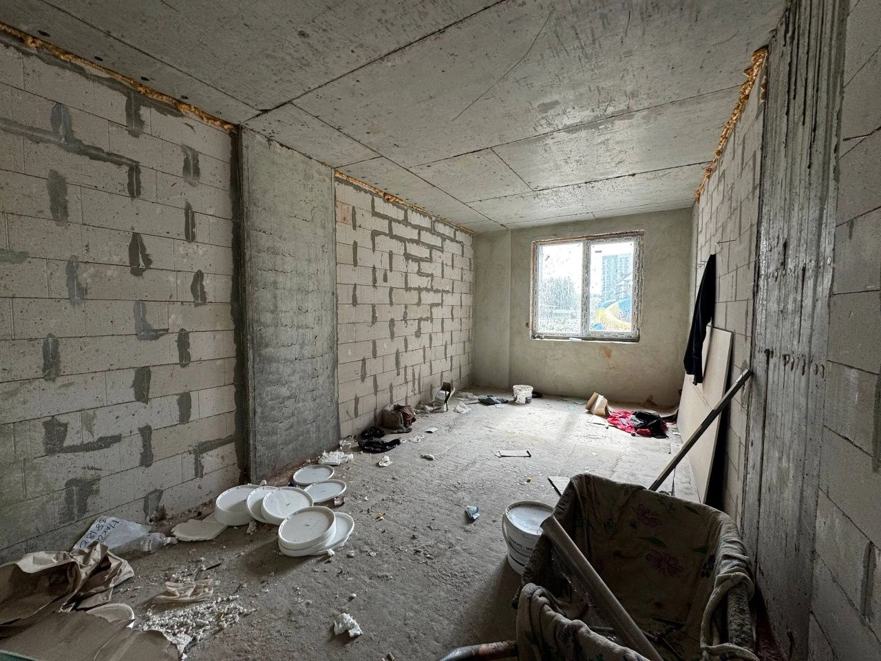 Sale of a 3-room apartment in a new building on Roksolany Zh street