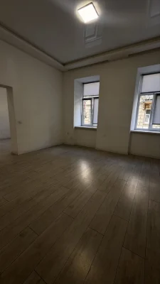 2-room apartment for sale in an Austrian building, Vahylevycha St.