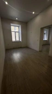 2-room apartment for sale in an Austrian building, Vahylevycha St.