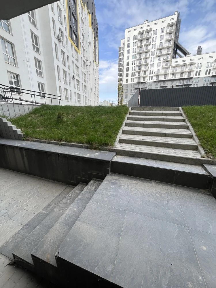Продам 2х кімнатну квартиру Залізнична 7