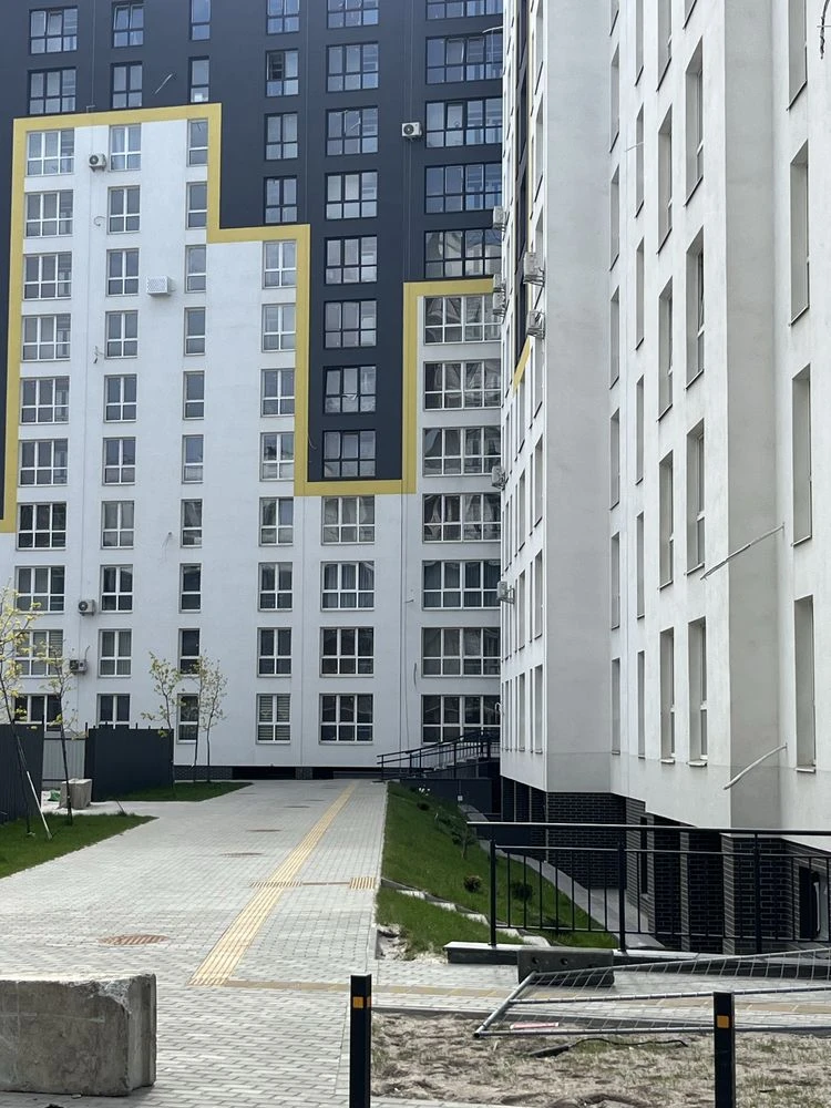 Продам 2х кімнатну квартиру Залізнична 7
