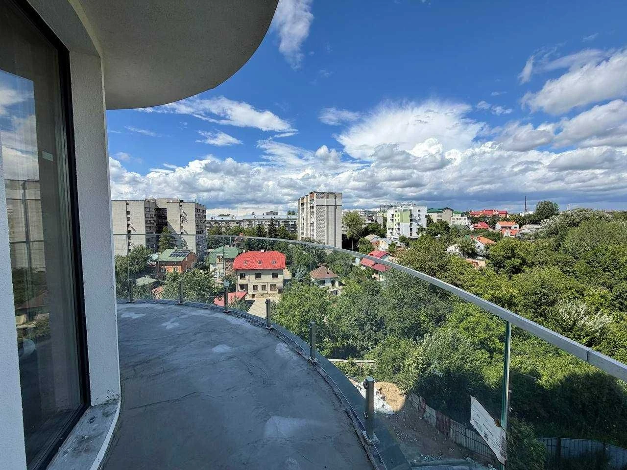 Продаж 2-кімнатної квартири 57,8 м2 з панорамною терасою ЖК