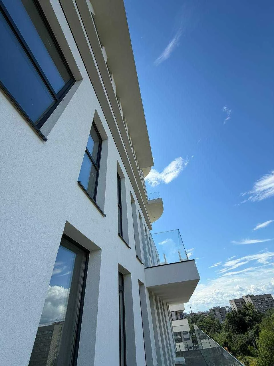 Продаж 2-кімнатної квартири 57,8 м2 з панорамною терасою ЖК