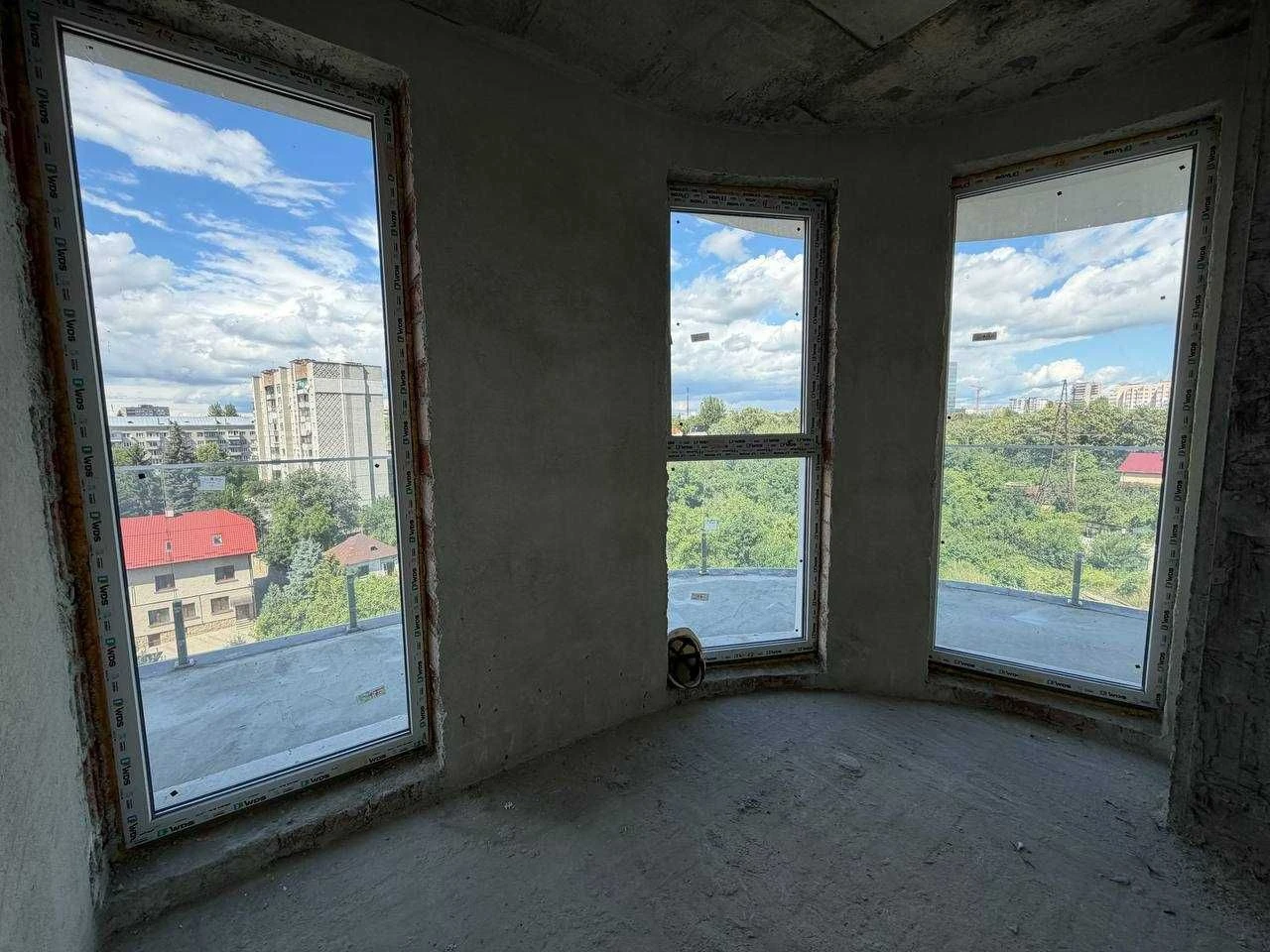 Продаж 2-кімнатної квартири 57,8 м2 з панорамною терасою ЖК