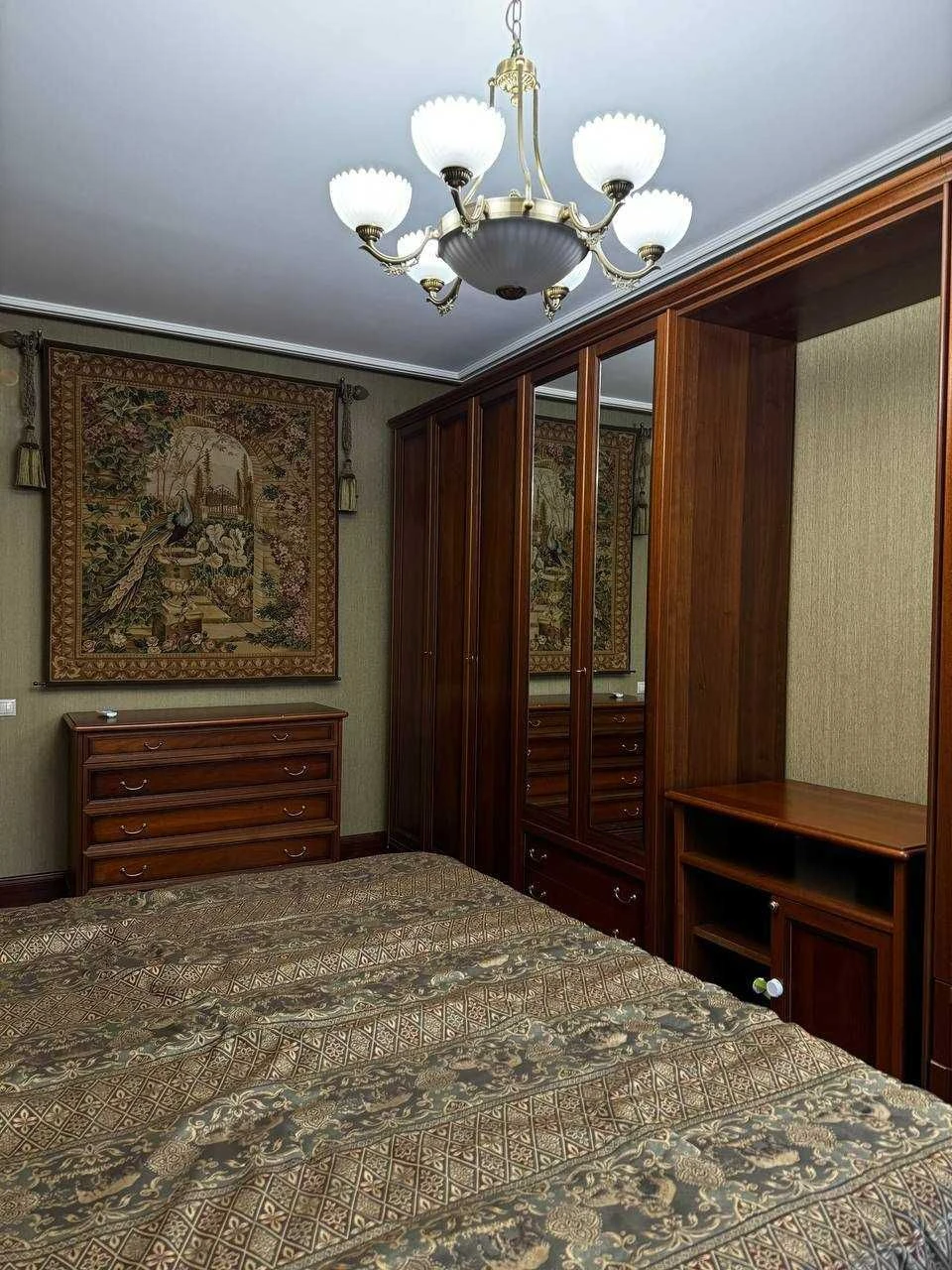 Продаж 1 кімнатної квартири 87 м2 в престижному районі по ву