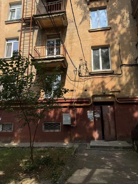 Продаж 2-кімнатної сталінки в центрі міста, район Площі