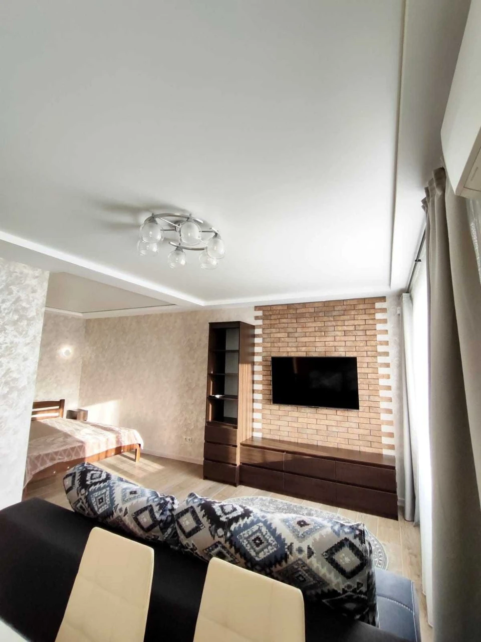 1-кімнатна  студія 43 м2, Ремонт, Меблі. Пр. Миру 277/SZ