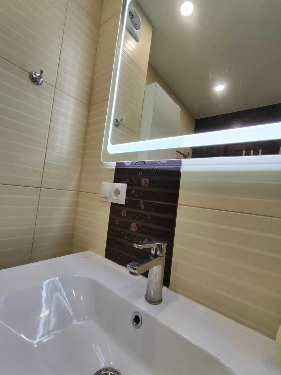 1-кімнатна  студія 43 м2, Ремонт, Меблі. Пр. Миру 277/SZ