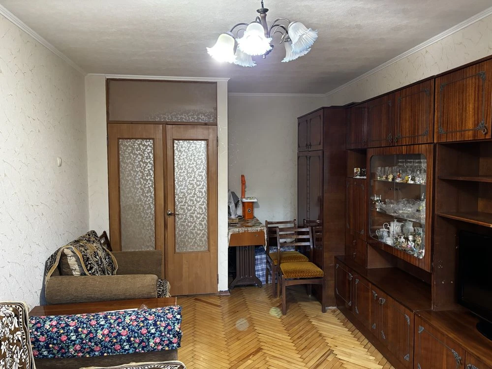 Продам 2 к. кв. этаж 2/5 на 603 м/р ул. В. Зубенко 46