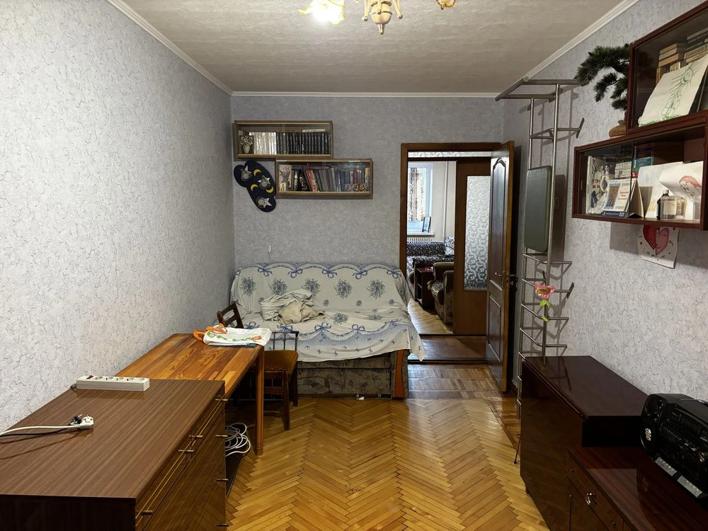 Продам 2 к. кв. этаж 2/5 на 603 м/р ул. В. Зубенко 46