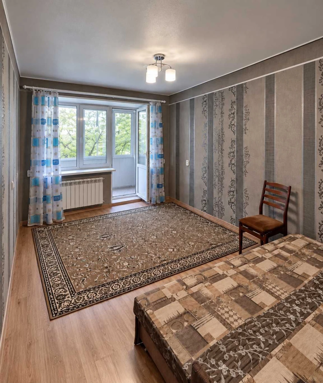 Продам 2к квартиру ХТЗ Метро Индустриальная