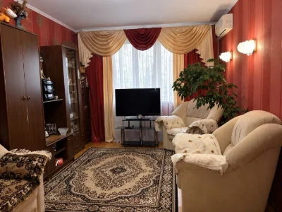Продам 3к квартиру Роганский Ж\М улучшеной планировки      *