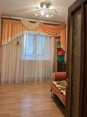 Продам 3к квартиру Роганский Ж\М улучшеной планировки      *