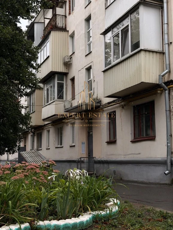 Продам 2-х комнатную квартиру на Холодной горе  .  Метро Хол