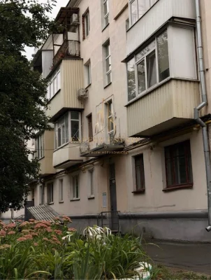 Продам 2-х комнатную квартиру на Холодной горе  .  Метро Хол