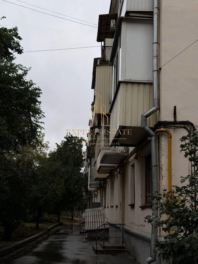 Продам 2-х комнатную квартиру на Холодной горе  .  Метро Хол