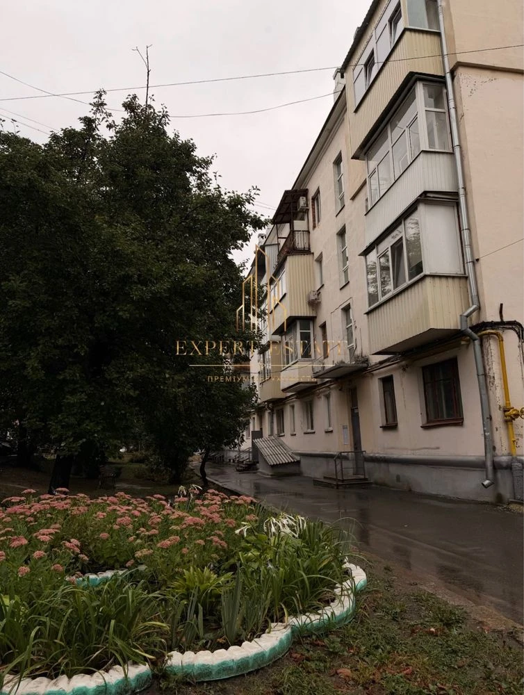 Продам 2-х комнатную квартиру на Холодной горе  .  Метро Хол