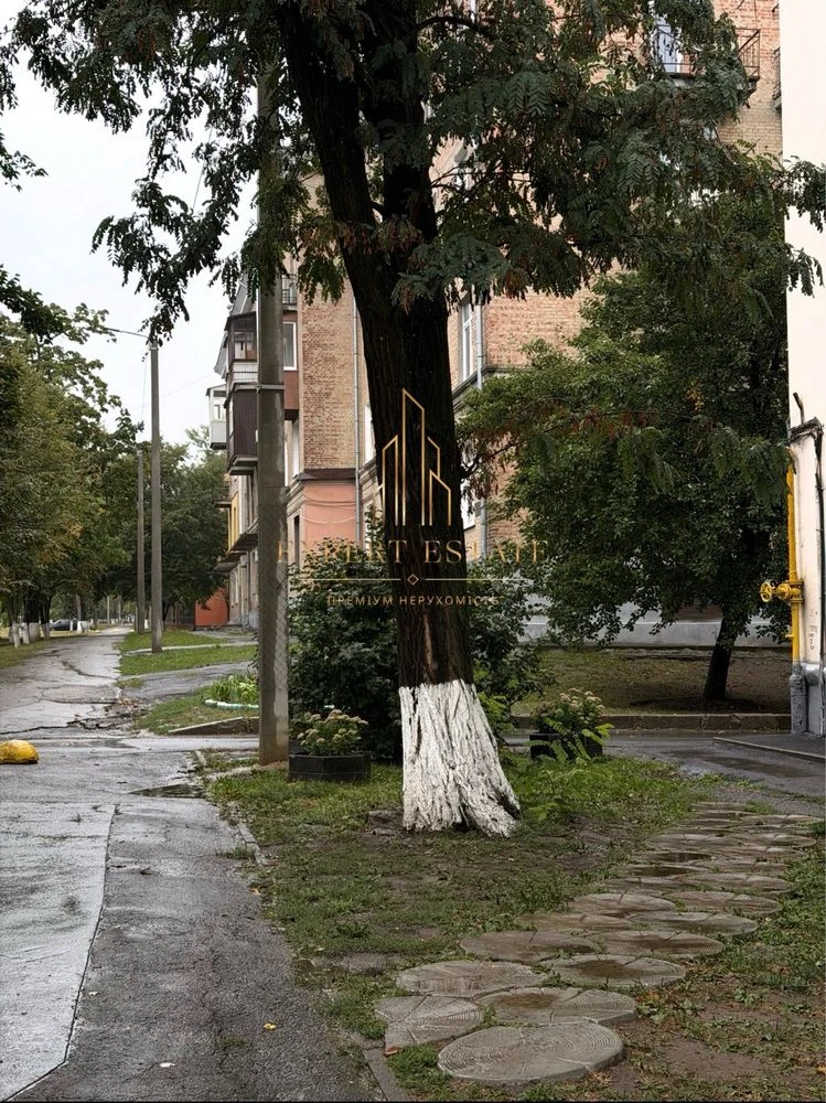 Продам 2-х комнатную квартиру на Холодной горе  .  Метро Хол