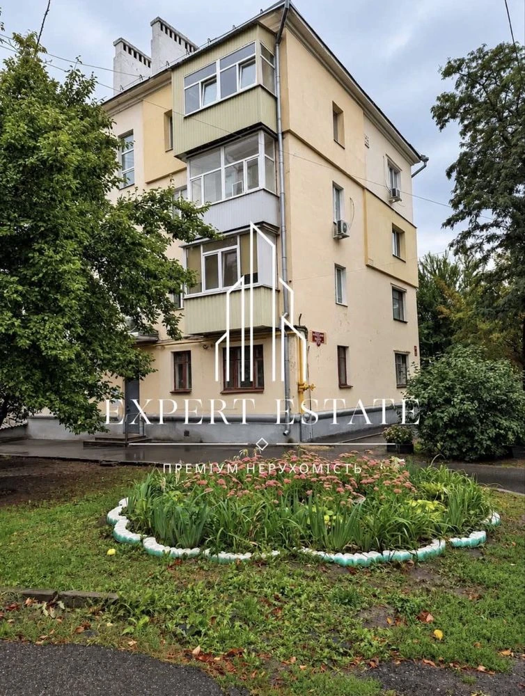Продам 2-х комнатную квартиру на Холодной горе  .  Метро Хол