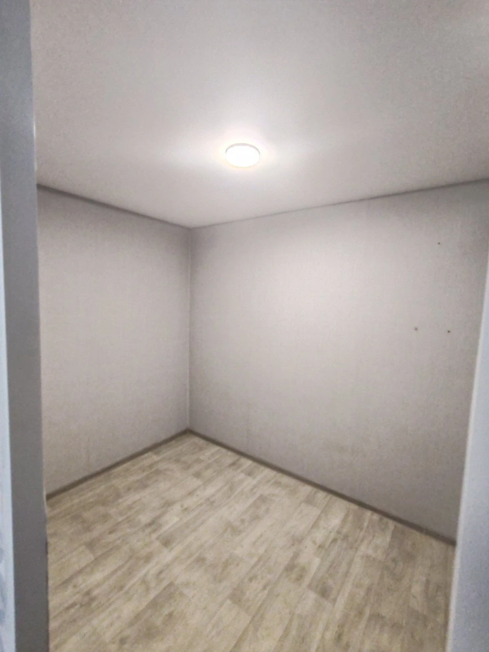 Продам 1 к.кв. с ремонтом 4/5 ул.Франтишека Крала 43, р-н ХТ