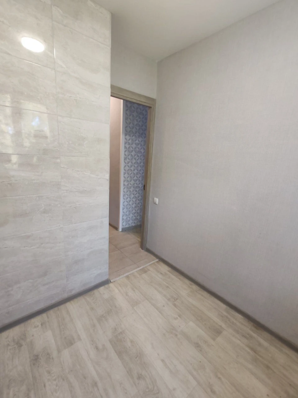 Продам 1 к.кв. с ремонтом 4/5 ул.Франтишека Крала 43, р-н ХТ