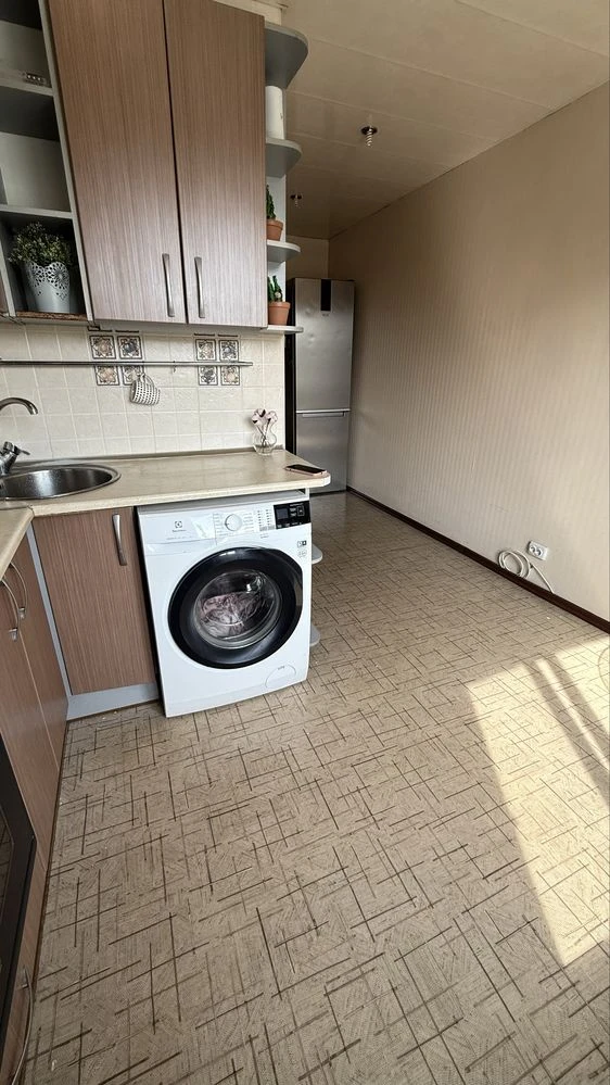 Продам 2к квартиру! Ул.Роганская 180!