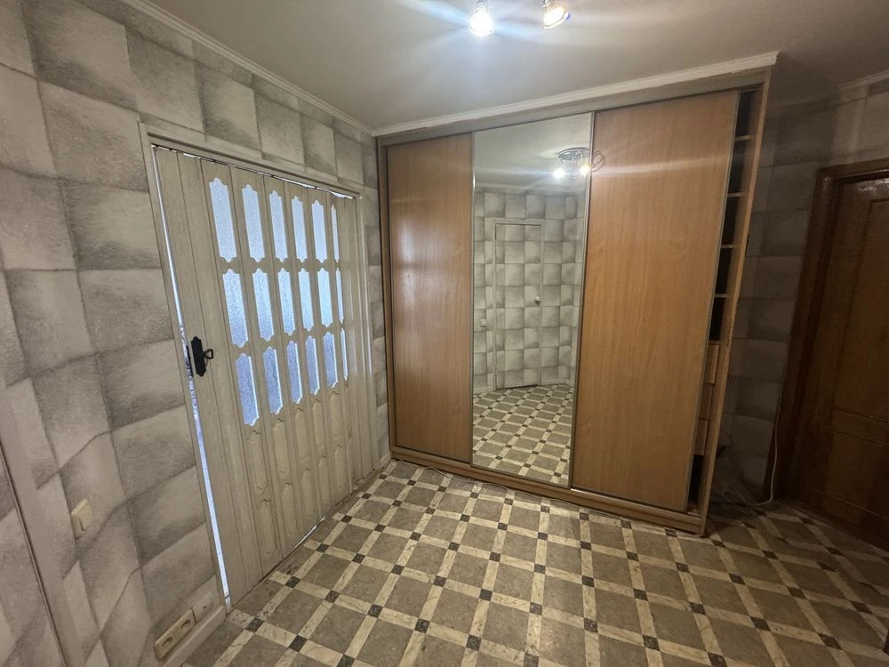 Продам 1 комн.кв. Конный рынок  ремонт ул.Шота Руставели