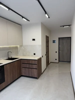 Продам 2 кімнатну квартиру поруч з метро та парком