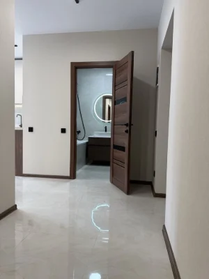 Продам 2 кімнатну квартиру поруч з метро та парком