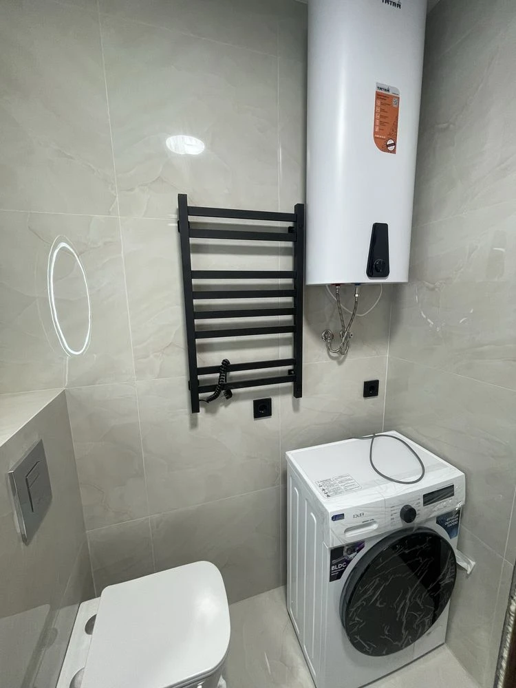 Продам 2 кімнатну квартиру поруч з метро та парком