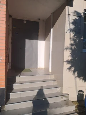 Selling a 3-bedroom apartment in building 16 on Alekseyevka.