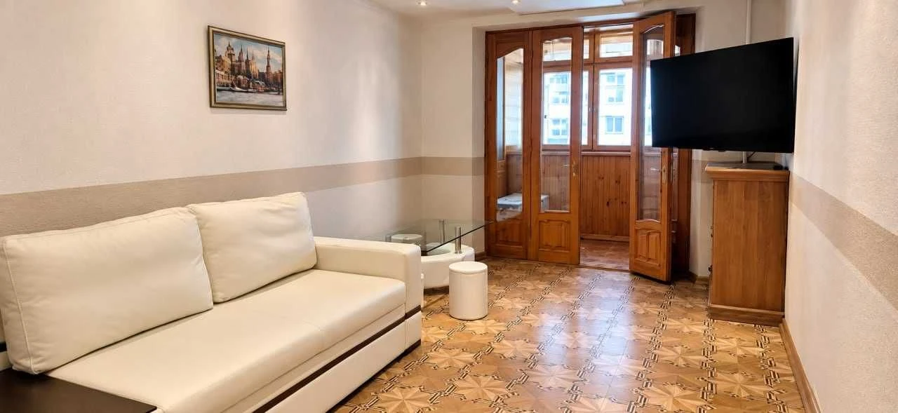 Продам 3 кімнатна квартира біля метро Перемога