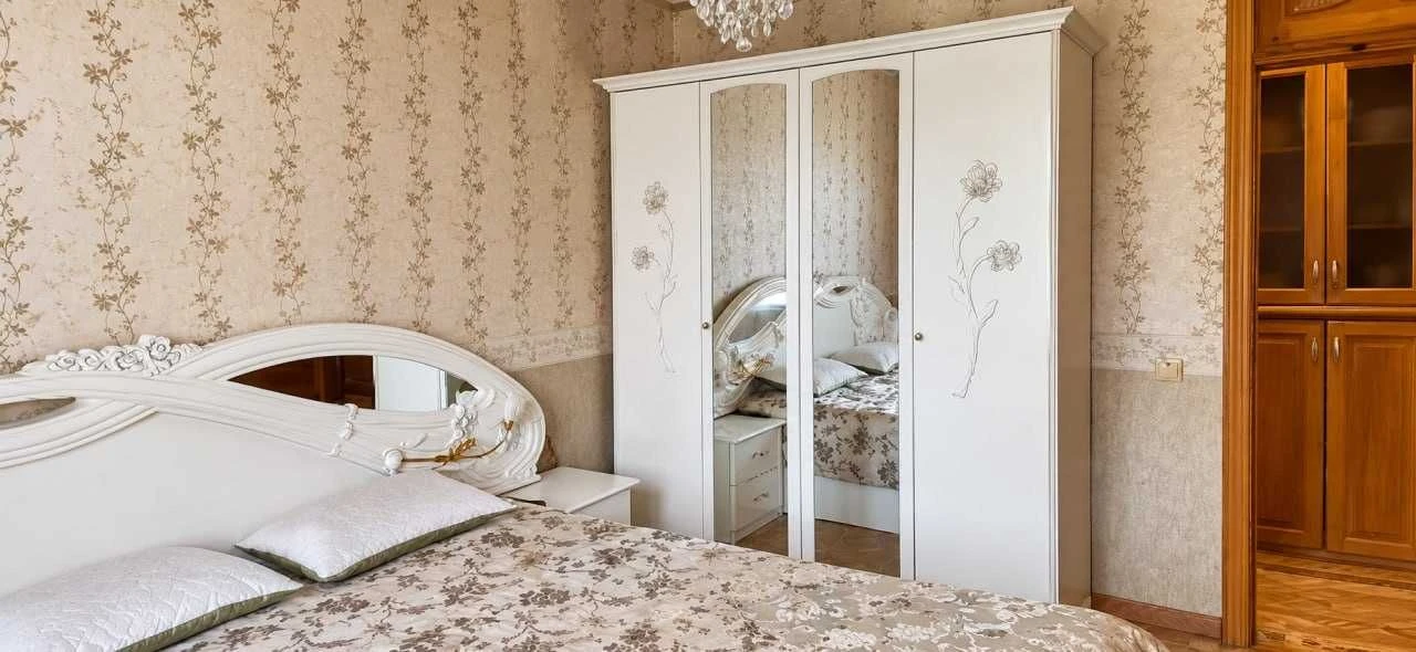 Продам 3 кімнатна квартира біля метро Перемога