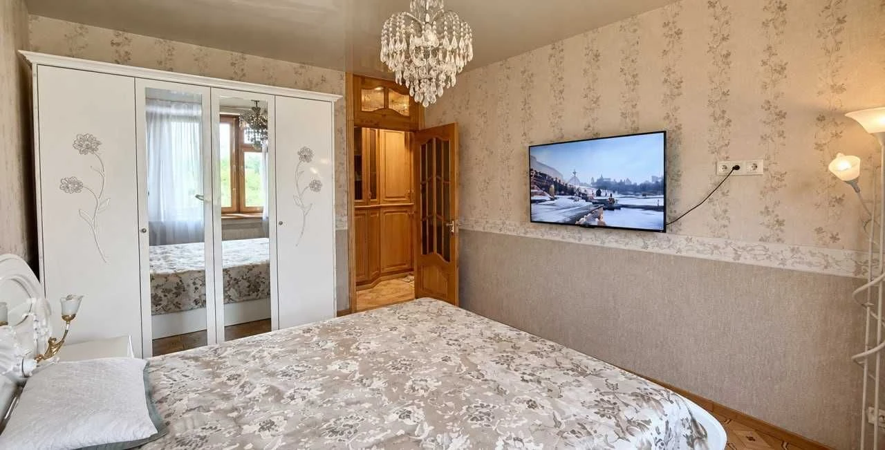 Продам 3 кімнатна квартира біля метро Перемога