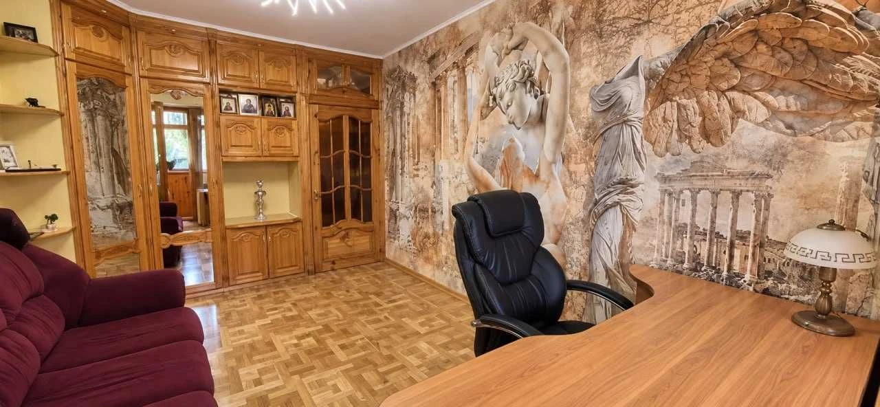 Продам 3 кімнатна квартира біля метро Перемога