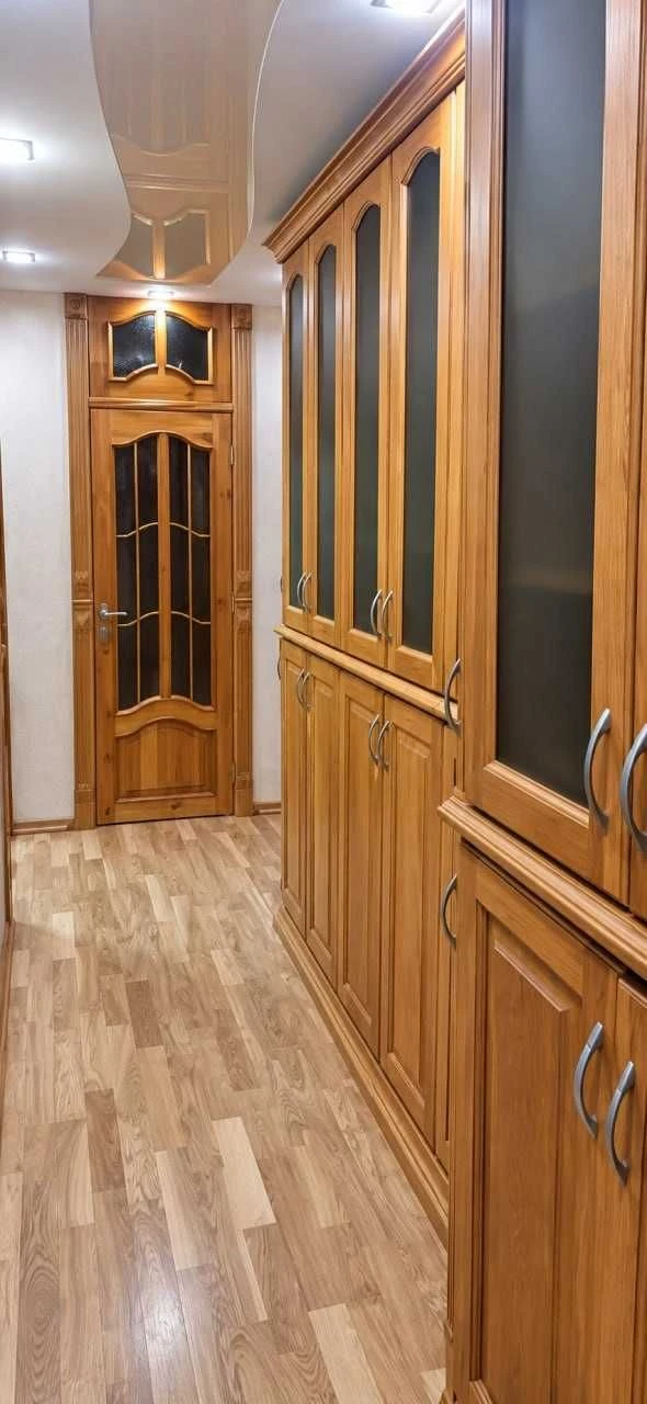Продам 3 кімнатна квартира біля метро Перемога