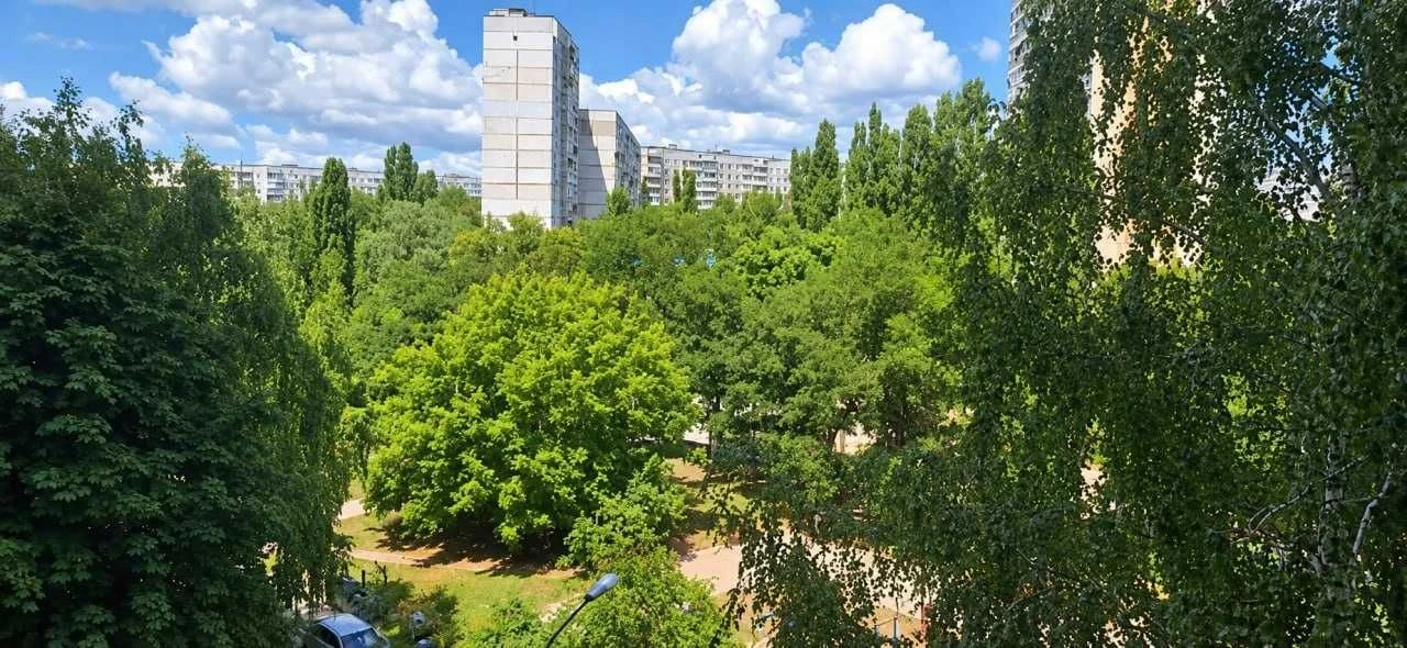 Продам 3 кімнатна квартира біля метро Перемога
