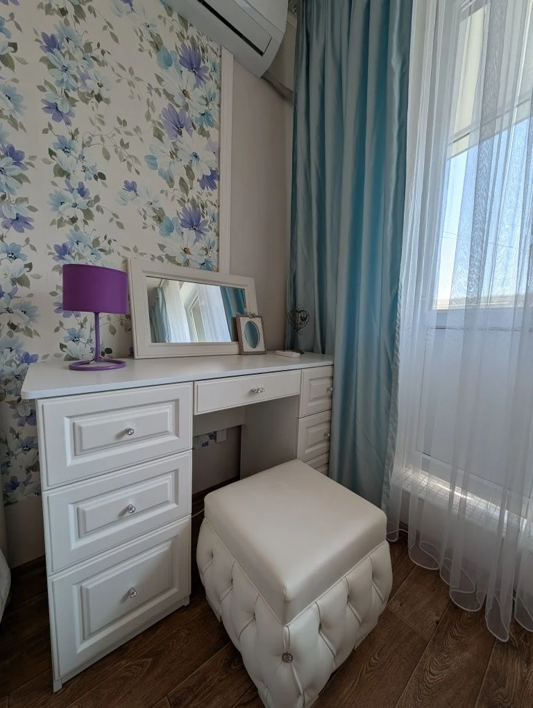 Продам 3 комнатную квартиру.Ремонт.Горизонт.Индустриальная