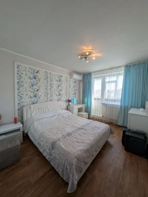 Продам 3 комнатную квартиру.Ремонт.Горизонт.Индустриальная