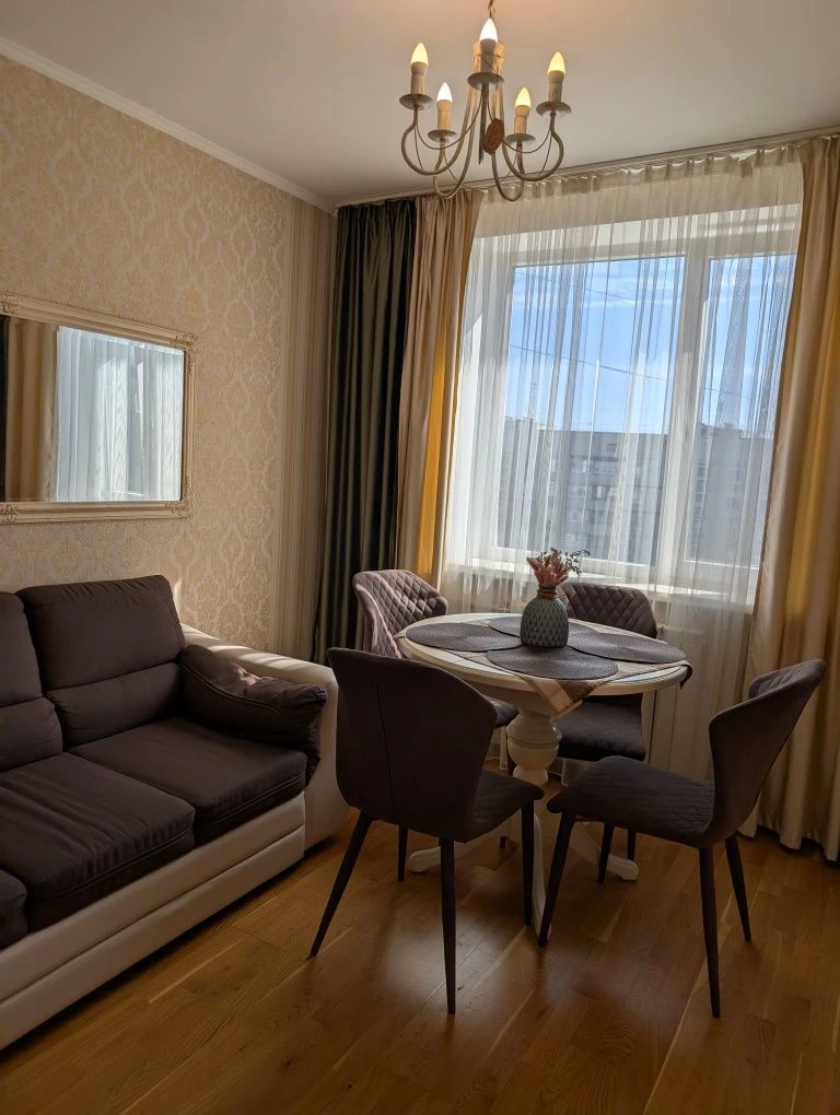 Продам 3 комнатную квартиру.Ремонт.Горизонт.Индустриальная