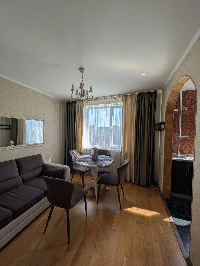 Продам 3 комнатную квартиру.Ремонт.Горизонт.Индустриальная