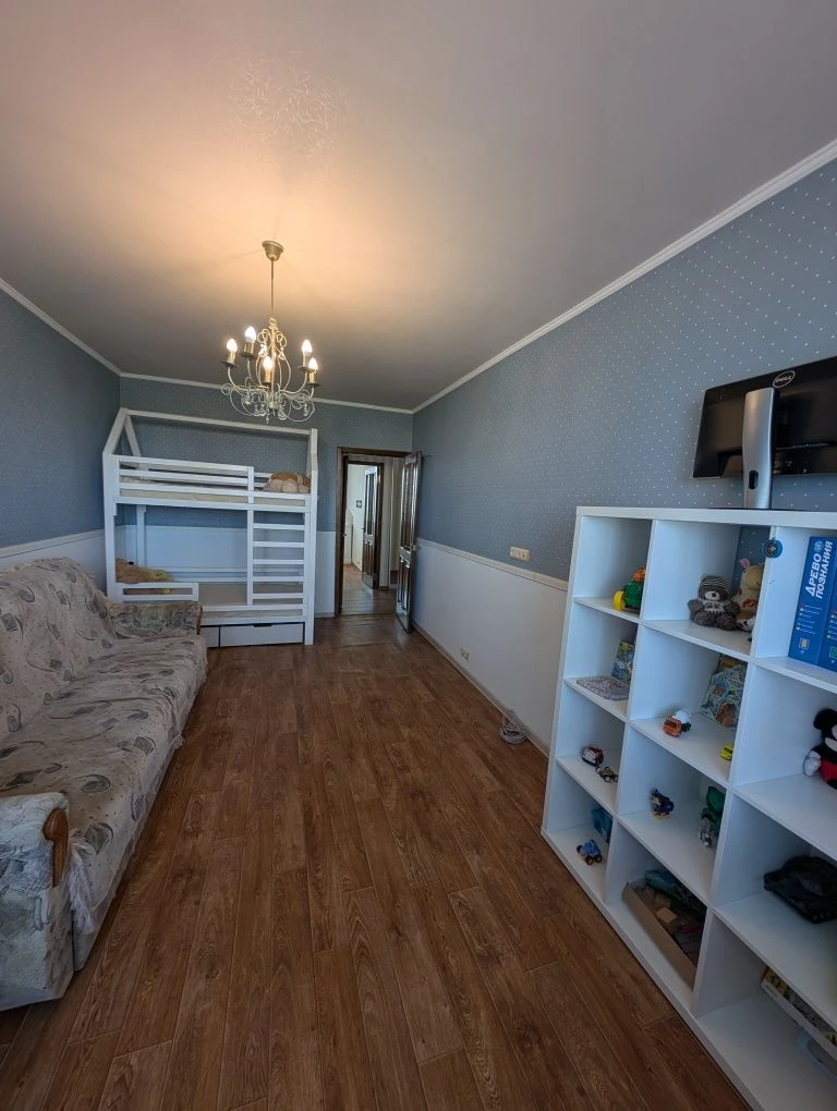 Продам 3 комнатную квартиру.Ремонт.Горизонт.Индустриальная