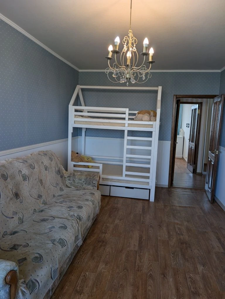 Продам 3 комнатную квартиру.Ремонт.Горизонт.Индустриальная